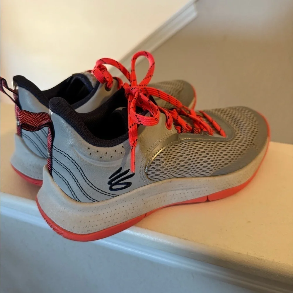 Under Armour Curry GS 3Z6 Big Kids Size 4.5